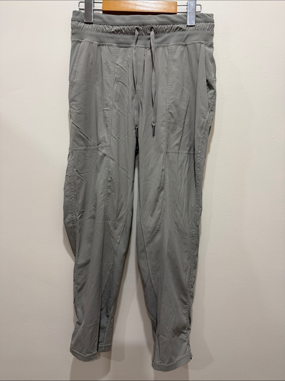 Lululemon Dance Studio Mid-Rise Cropped Pant in Warm Ash Grey size 4 - Picture 3 of 13
